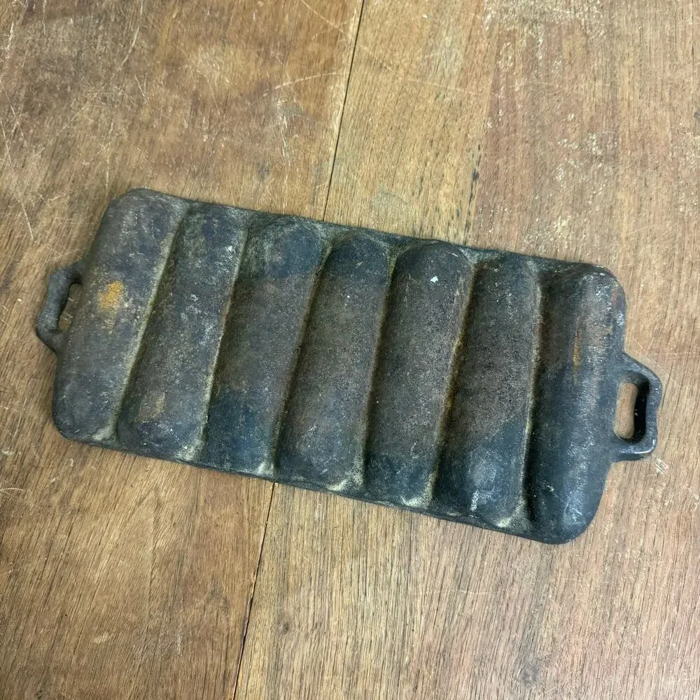 Vintage Cast Iron Cornstick Pan 7 Slot Cornbread Mold‎ Rustic Bakeware